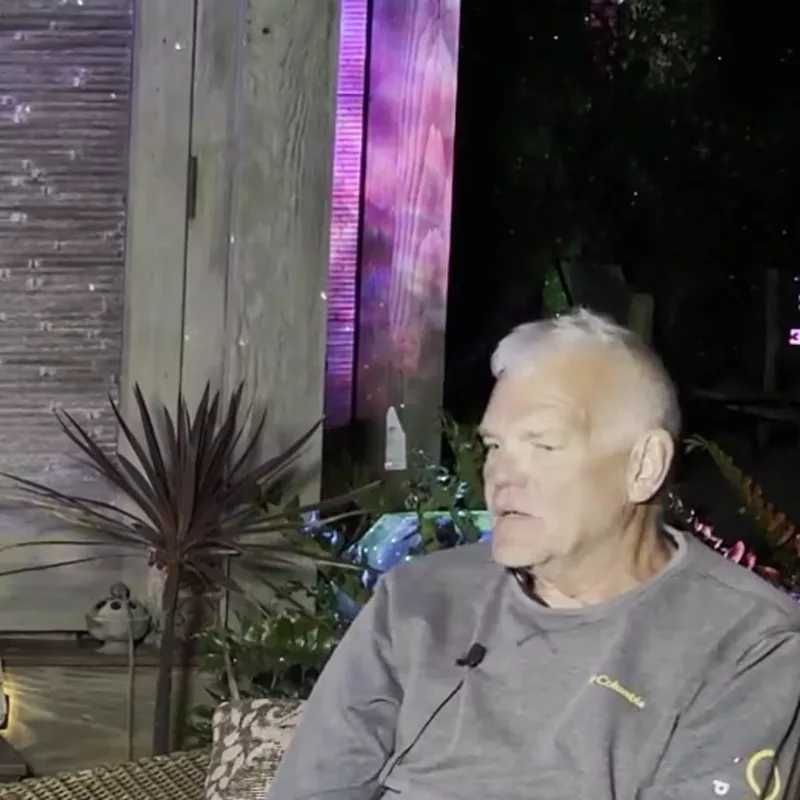 Randy Johnson telling the Bliss story under an aurora projection